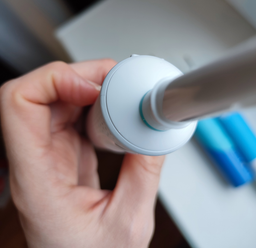 Електрична зубна щітка Oral-B Vitality Sensitive Clean D100 Blue (4210201234203) фото від покупців 1