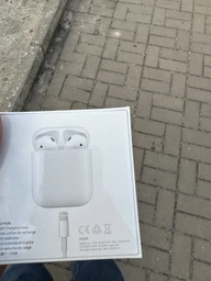 Навушники Apple AirPods with Charging Case (MV7N2TY/A) (2-е покоління) фото від покупців 17