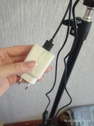 Кільцева LED лампа кольорова для селфі блогерів предметної зйомки 26 см для фото та відео зі штативом фото від покупців 13
