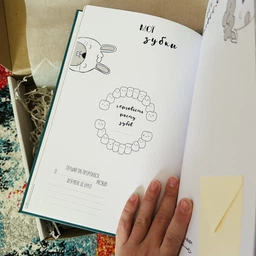 "Baby book" для детских фотографий, первый альбом малыша на украинском, цвет голубой фото от покупателей 11