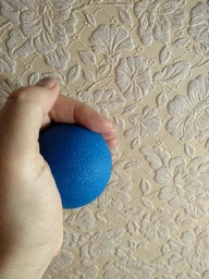 Массажный мячик EasyFit TPR 6,5 см оранжевый (мяч для МФР и йоги, мячик-массажер для спины, ног, рук, шеи) фото от покупателей 3