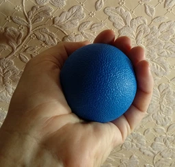 Массажный мячик EasyFit TPR 6,5 см оранжевый (мяч для МФР и йоги, мячик-массажер для спины, ног, рук, шеи) фото от покупателей 2