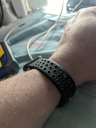 Ремешок для Amazfit BIP | Bip Lite | Bip U / Pro/ Mini | GTS | GTS 2 /3 | Gtr 42mm силиконовый перфорированный 20мм Черно Белый BeWatch (1010112) фото от покупателей 5
