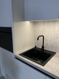 Гранитная квадратная мойка для кухни AquaMill TORONTO LUX черная + смеситель + дозатор + сифон фото от покупателей 11