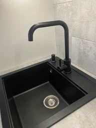 Гранитная квадратная мойка для кухни AquaMill TORONTO LUX черная + смеситель + дозатор + сифон фото от покупателей 10