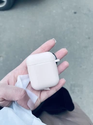 Силиконовый чехол для AirPods 1/2 с карабином Black (черный) фото от покупателей 8