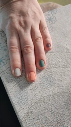 Лак для нігтів CND Vinylux #104 Bicycle Yellow 15 мл фото від покупців 14