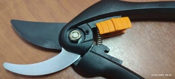 Секатор Fiskars SingleStep P26 обводной (1000567) фото от покупателей 1