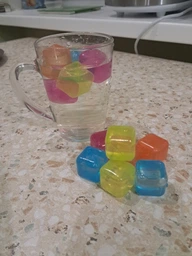 Багаторазовий лід Ice Cubes кубічний пластиковий різнокольоровий набір 12 шт.
