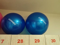 Мяч для фитнеса EasyFit 55 см серый (фитбол, гимнастический мяч для беременных) EF-55-BL фото от покупателей 4