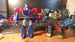 Трансформер HASBRO Оптимус Прайм Делюкс Transformers Animated Deluxe Optimus Prime фото от покупателей 2