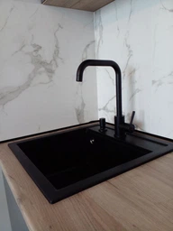 Гранитная квадратная мойка для кухни AquaMill TORONTO LUX черная + смеситель + дозатор + сифон фото от покупателей 8