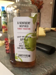 Ликер Jim Beam Apple 4 года выдержки 0.5 л 32.5% (5010278100734)