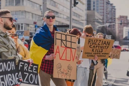 Прочный Государственный флаг Украины сине-желтый из габардина размер 135х90 см фото от покупателей 5