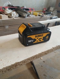 Аккумулятор для инструмента DeWalt DCB183 18 В XR Li-Ion 2 Ач (DCB183) фото от покупателей 1