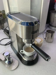Кавоварка еспресо Delonghi EC 685.BK