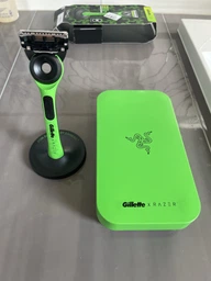 Станок для гоління чоловічий (Бритва) Gillette Labs CHAMPIONS LEAGUE + 2 картриджа з кріпленням та КЕЙСОМ фото від покупців 2