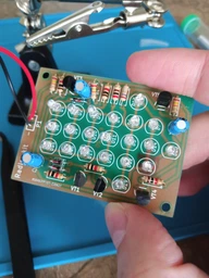 Светодиодная стрелка зеленая Radio-KIT K120 Набор Радиоконструктор для самостоятельной пайки фото от покупателей 1