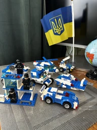 Конструктор Полиция на 700 деталей City Police SWAT 51 в 1, вертолет, авто, робот, фургон, самолет, катер, истребитель, скутер, джип, машинка, Городская станция полиции фото от покупателей 18