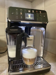 Кофемашина PHILIPS Series 5500 LatteGo EP5547/90