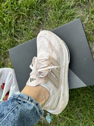 Женские кроссовки для бега adidas Ultraboost Light HP3344 36 (3.5UK) Красные (4066746564585)
