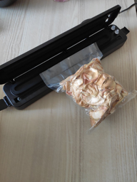 Вакууматор бытовой Vacuum Sealer вакуумный упаковщик черный фото от покупателей 4