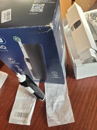 Электрическая зубная щетка Oral-B (Pro1 Black) фото от покупателей 6