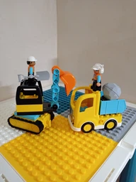 Конструктор LEGO DUPLO Town Вантажівка та гусеничний екскаватор 20 деталей (10931) фото від покупців 8