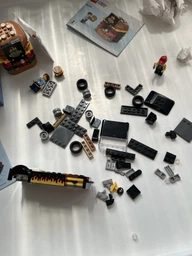 Конструктор LEGO City Грузовик с гамбургерами 194 деталей (60404)