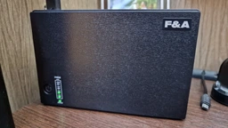 Міні UPS F&A DC1018P - універсальне джерело безперебійного живлення для комп'ютерних пристроїв фото від покупців 7