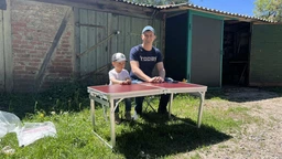 Стіл туристичний з ручкою, для пікніка, риболовлі, посилений + посилені чотири стільчики, є отвір для парасольки, колір коричневий фото від покупців 13