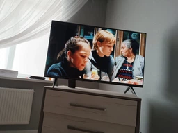 Телевизор Tesla 43 дюйма Full HD Smart TV с Android черный фото от покупателей 1