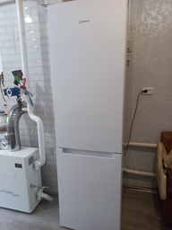 Двухкамерный холодильник Indesit INFC9 TI22W фото от покупателей 5