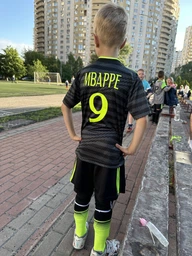 Футбольна дитяча форма Real Madrid Mbappe (Мбапе) 9 сезон 24/25 з гетрами (розмір 34-38) та щитками розмір 20 ріст 120-127 см біла фото від покупців 2