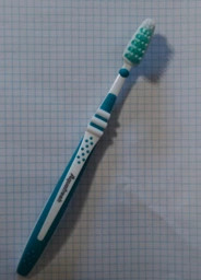 Зубна щітка AQUAFRESH IN-BETWEEN CLEAN 2+1 ШТ СЕРЕДНЯ (5054563931085) фото від покупців 3
