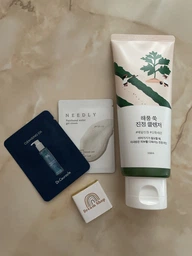Заспокійлива очищуюча пінка з морським полином ROUND LAB Mugwort Calming Cleanser 150 мл фото від покупців 2