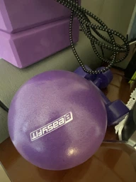 М'яч для пілатеса EasyFit 25 см фіолетовий фото від покупців 9