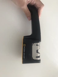Точилка ручна кухонна Work Sharp Kitchen Pull Through Sharpener WSKTNPTS-I фото від покупців 6