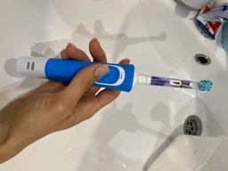 Детская электрическая зубная щетка Oral-B Stage Power/D100 Frozen (4210201245216_4210201245193)