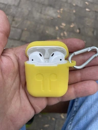 Силиконовый чехол для AirPods 1/2 с карабином Black (черный) фото от покупателей 2