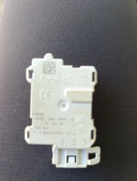 Замок для стиральной машины Whirlpool 481010885440, 488000536021, Ariston, Indesit C00536021 фото от покупателей 1