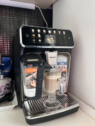 Кофемашина PHILIPS Series 5500 LatteGo EP5547/90