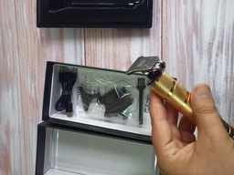 Тример машинка для стрижки волосся бороди гоління вусів професійна акумуляторна для дому домашня електрична бездротова 5 Вт IPx4 золота для підстригання фото від покупців 3