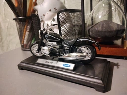 Модель мотоцикла BMW R18 1:18 Welly (W3959)