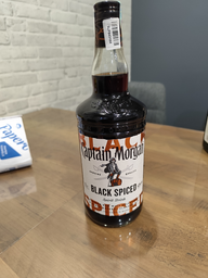 Алкогольный напиток на основе Карибского рома Captain Morgan Spiced Black 1 л 40% (5000281034980)