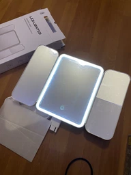 Косметичне дзеркало для макіяжу, з LED підсвіткою на 3 секції, складне, поворотне, Touch, біле фото від покупців 4
