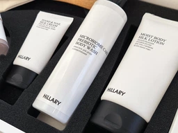 Подарочный набор шелкового ухода за телом с деревянным скребком Hillary Perfect Silk Body Care + Gua Sha: Кремовый скраб-антистресс + Крем-гель для душа + Крем для рук и ногтей + Увлажняющий лосьон-бустер M-11-382 фото от покупателей 5