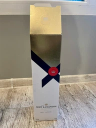 Шампанское Moet & Chandon Brut Imperial белое брют 0.75 л 12% в подарочной упаковке (3185370001233_3185370763957) фото от покупателей 2