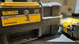 Шурупокрут акумуляторний ударний безщітковий DeWalt з АКБ та ЗП DCF850P2T фото від покупців 2