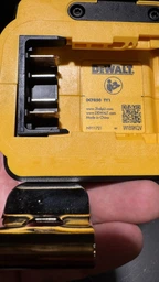 Шурупокрут акумуляторний ударний безщітковий DeWalt з АКБ та ЗП DCF850P2T